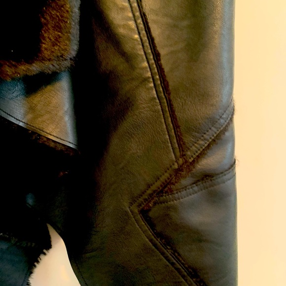 Vest - Picture 3 of 4